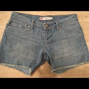 Levis short